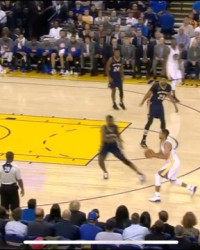  库里单场13记三分创纪录  